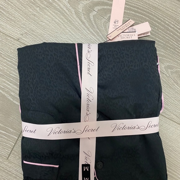 VICTORIA'S SECRET Satin Short Pajama Set - Picture 2 of 3